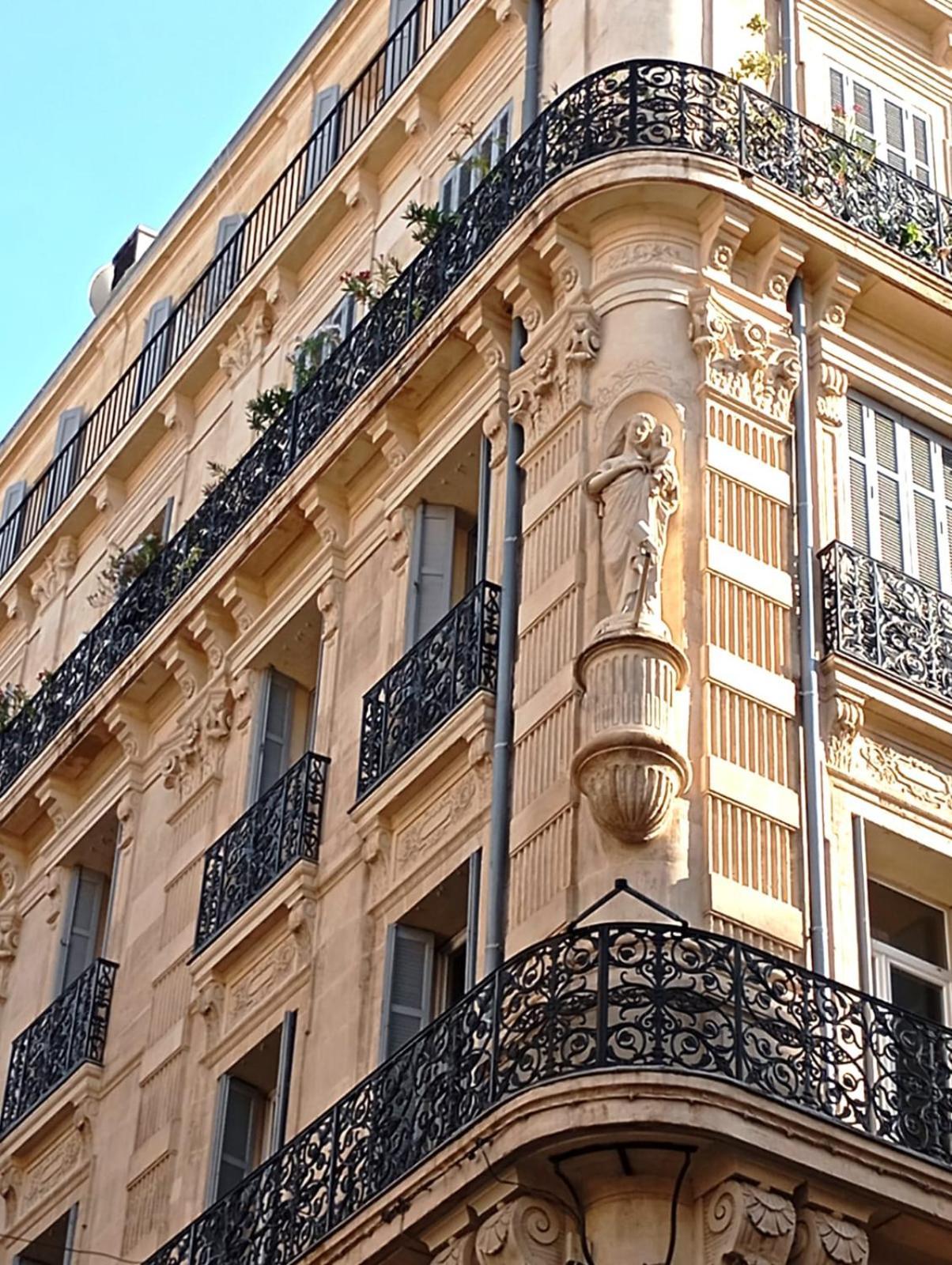 Chez L'habitant, Propose Grande Vieux Port Marseille